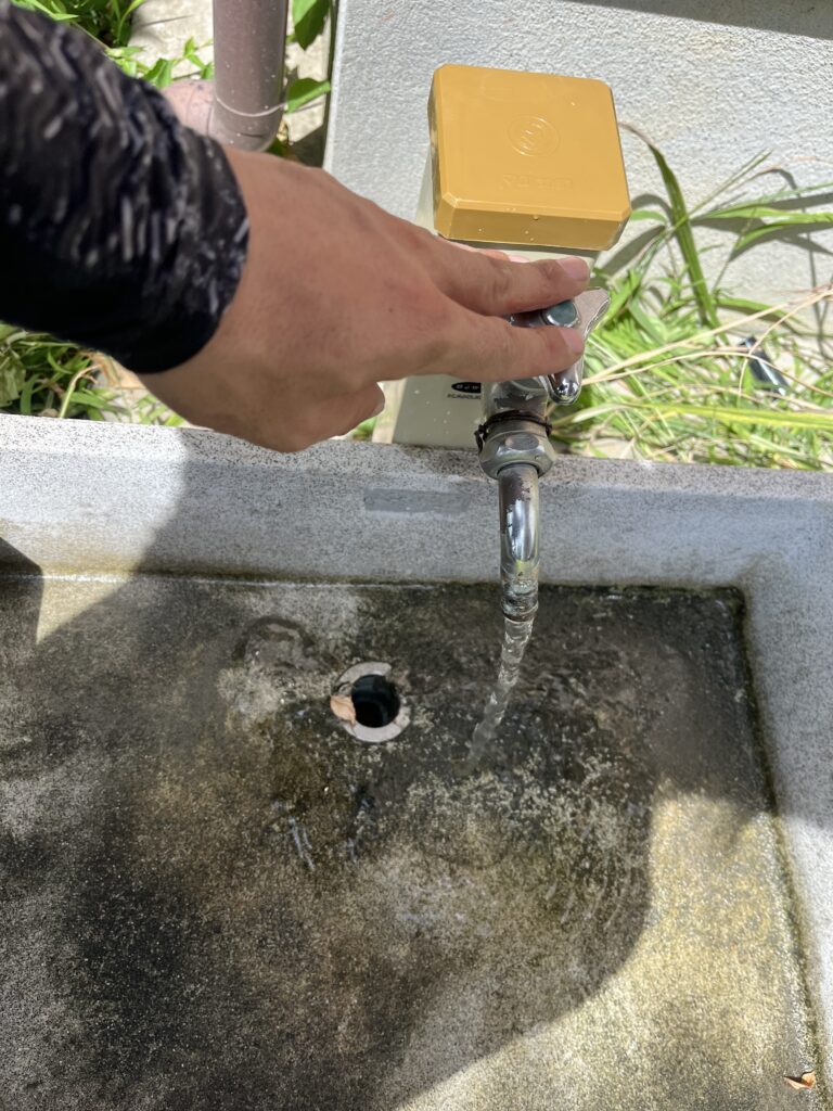八代市で地震による漏水の立水栓柱交換と埋設配管修理