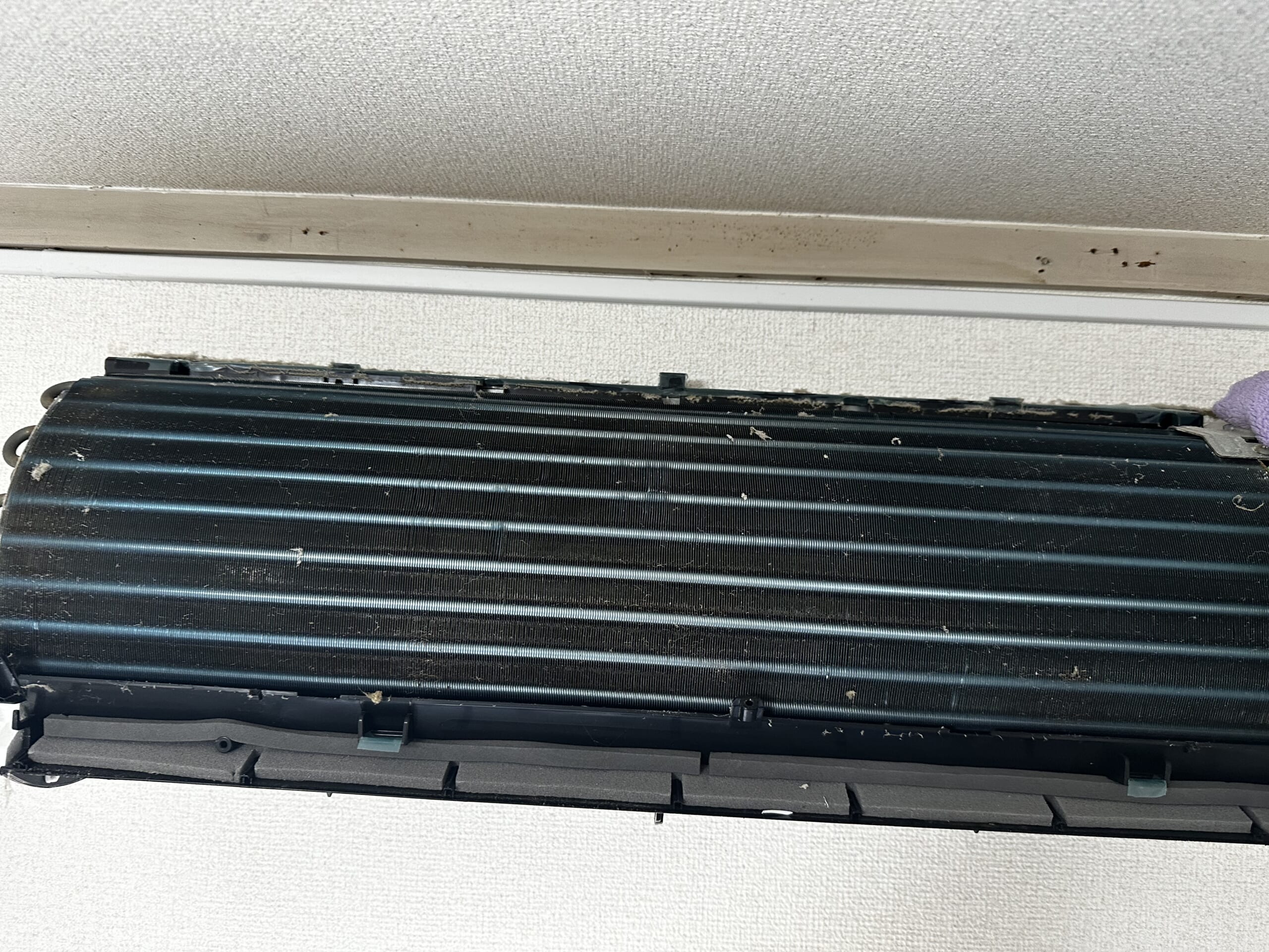 東芝エアコンのクリーニング前の分解作業