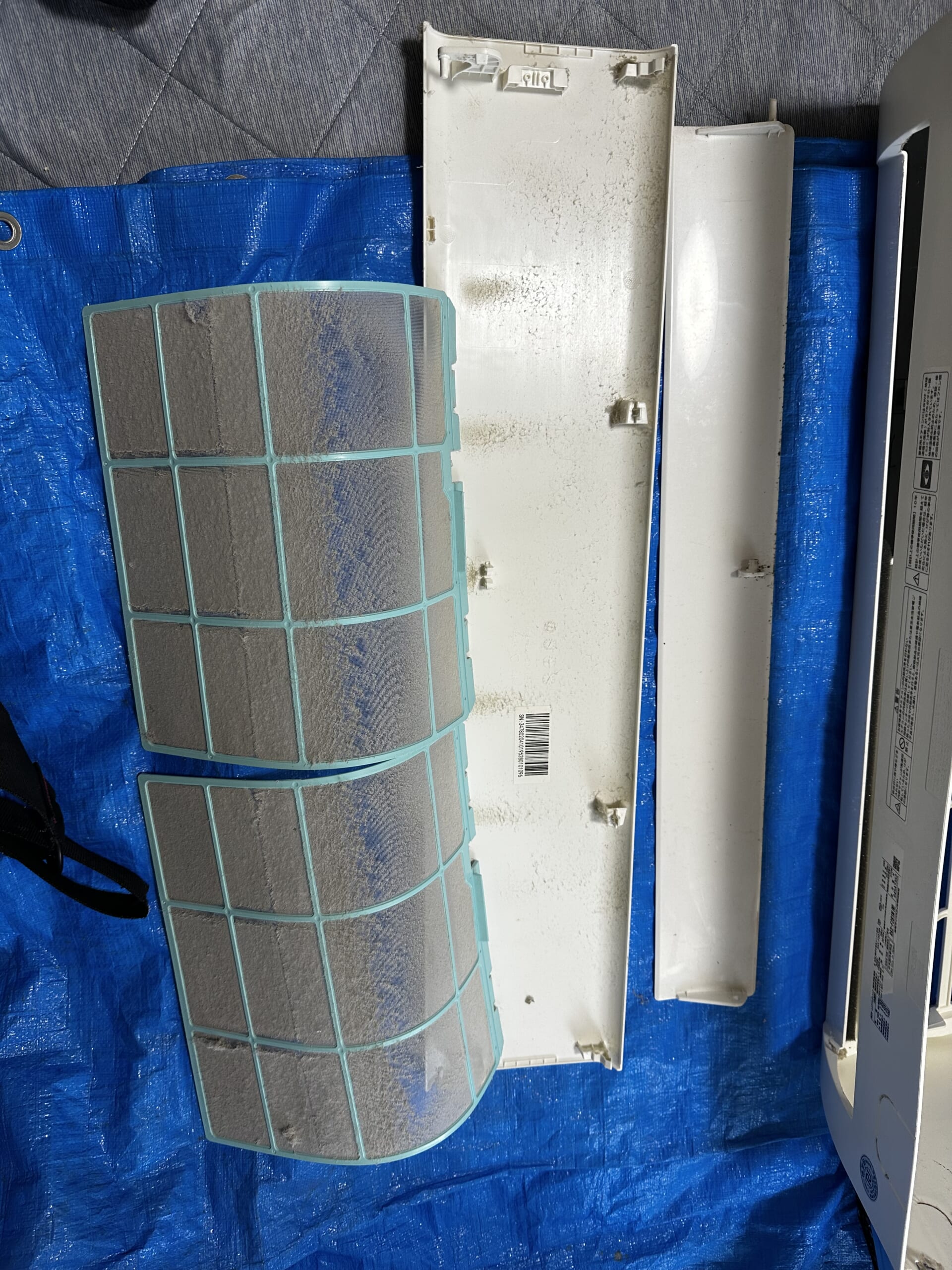 東芝ノーマルエアコンの洗浄前の状態