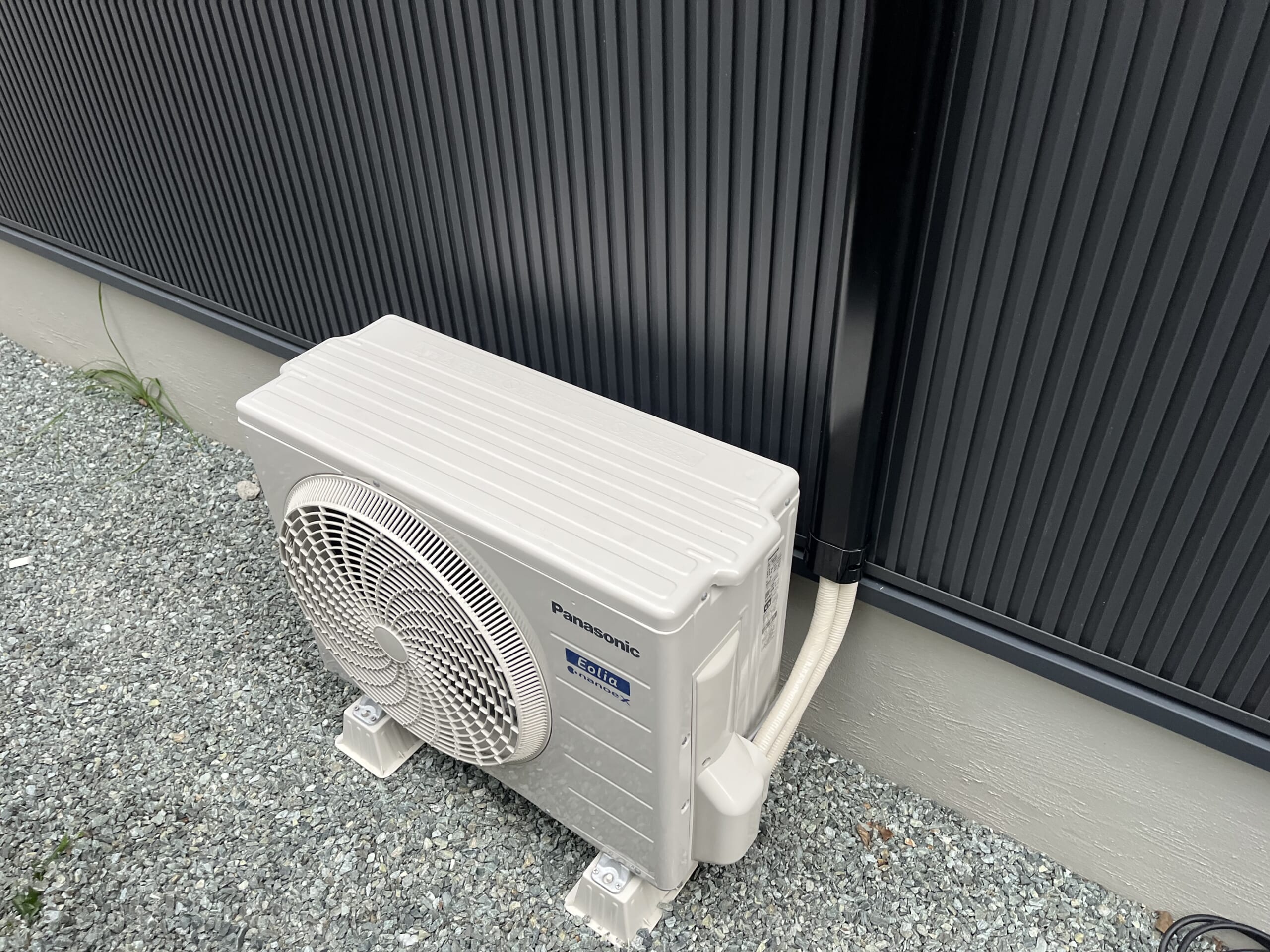 合志市の新築住宅で施工したエアコン室外機